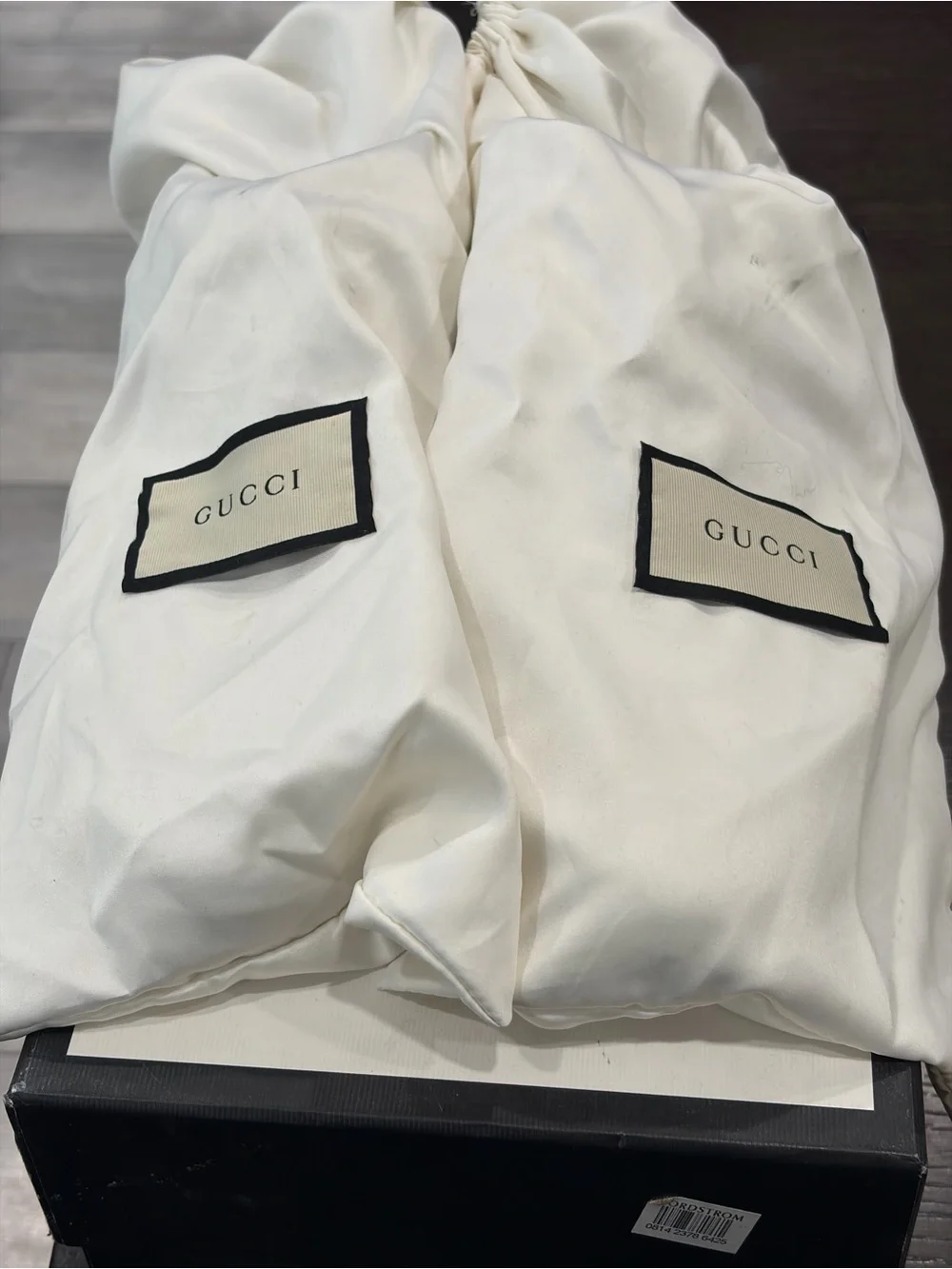 Gucci White Leather Low-Top Sneakers with Red & Blue Web